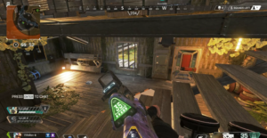 家に入ってくる敵を階段で待っていると・・・