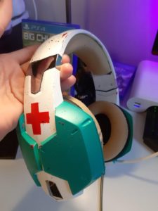 海外ファン「ライフライン風にヘッドセットをペイントしたよ」