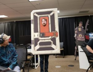 【2回蹴りたい】エーペックス公式開発者のコスプレが・・・ｗｗ