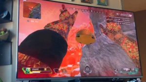 【APEXおもしろバグ】コースティックのガストラップが・・・←謎の引力に引っ張られてるｗｗｗ