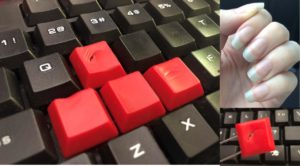 【画像】APEXシーズン初期プレイヤー「爪で移動キーを押したら穴が空いた」